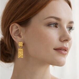 Gold Tone Sculptural Statement Dangle Earrings Hammered Modern Minimalist